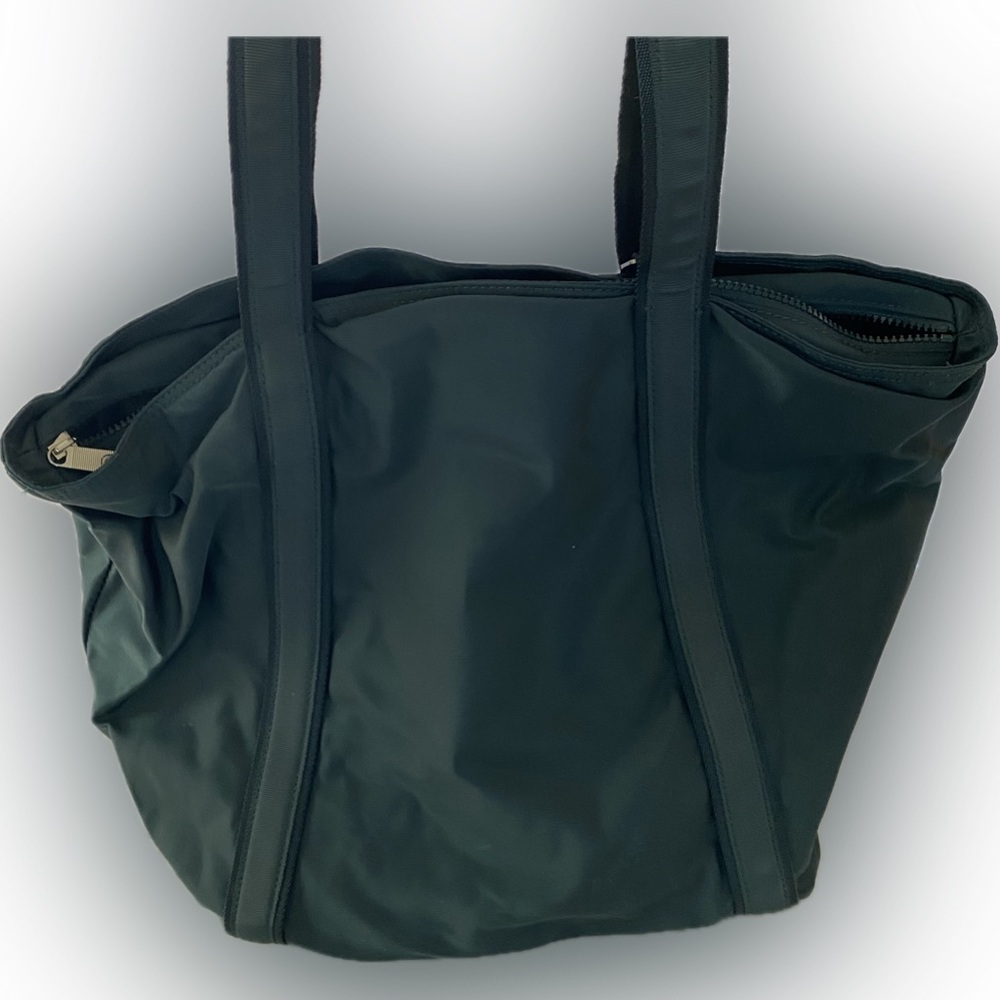 Lululemon Live Free Tote Teal Shadow  used a few times - Picture 7 of 14
